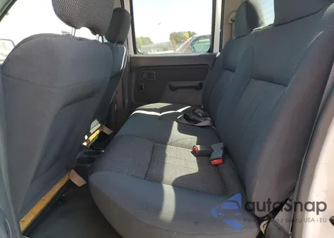 2001 Nissan Frontier Crew Cab Xe из США, поврежденный, VIN 1N6ED27T21C327101